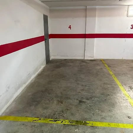 Con Garaje Y Terraza Cerca De La Playa